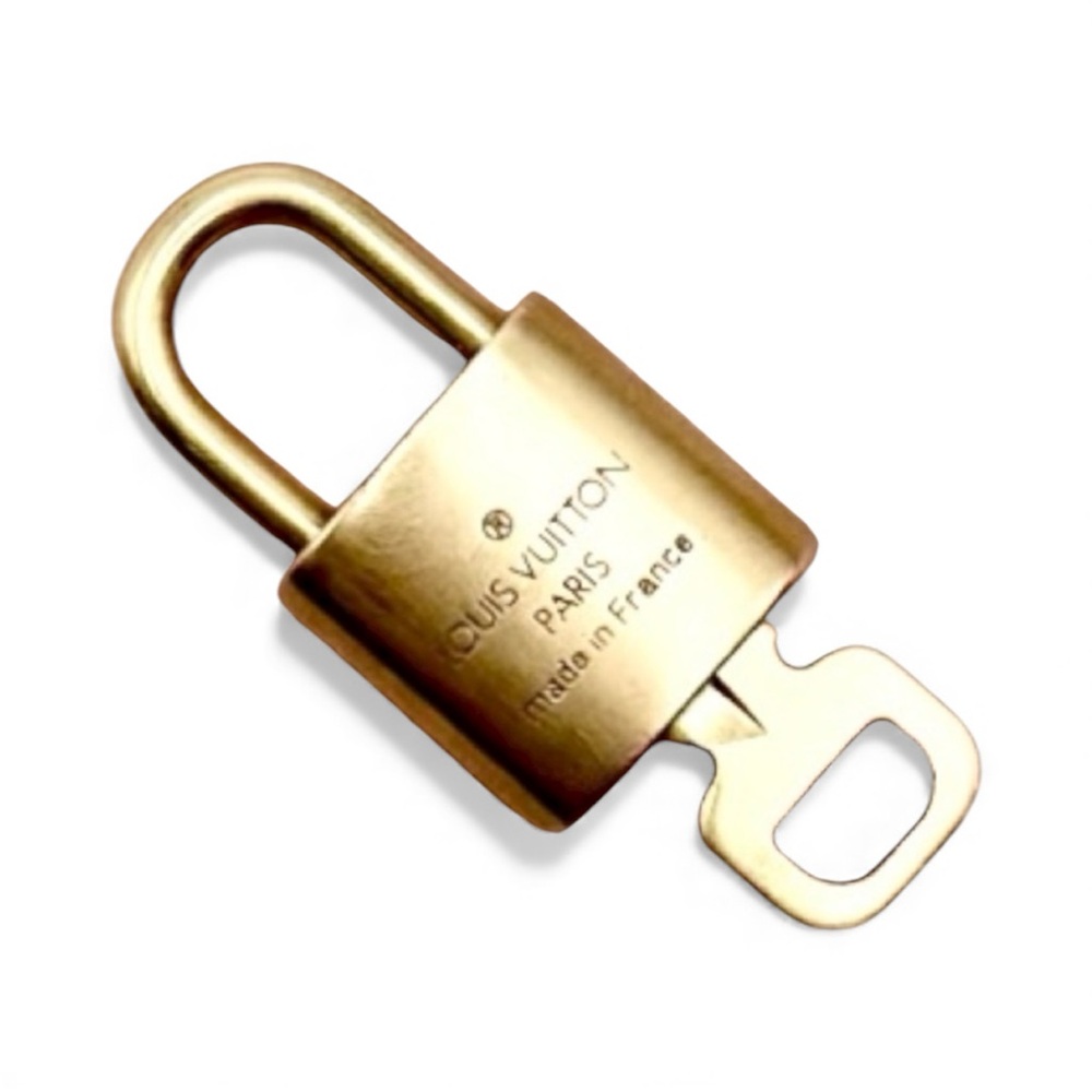 Beautiful LV Lock & Key #319 - Picture 3 of 6